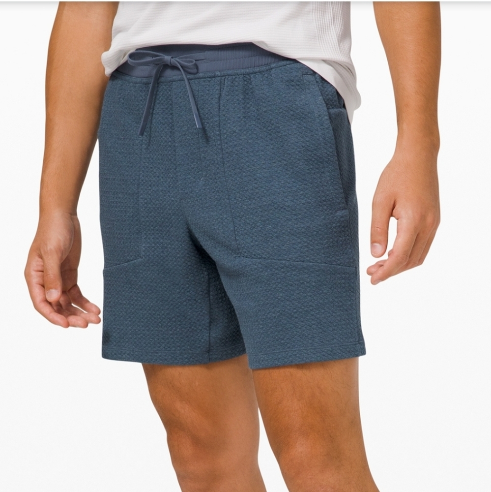 Lululemon Mens At Ease Shorts 7" . L. Navy/BLK